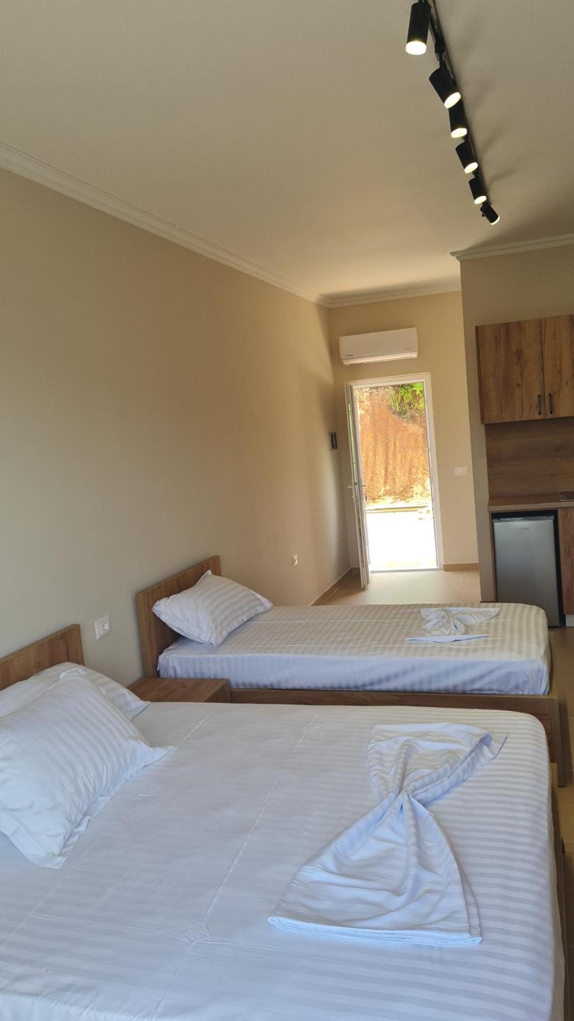 Sol Apartments Gjiri Lalzit Durres Exterior photo